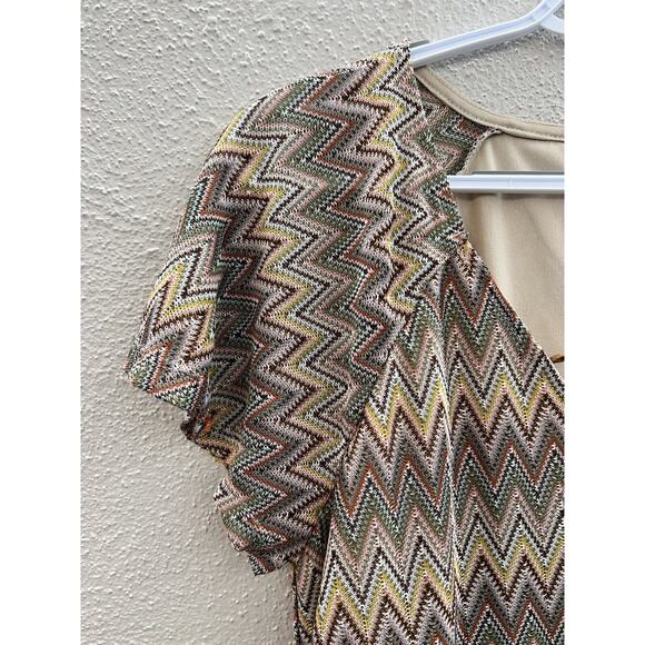 Almost Famous Shirt Womens Size Large Chevron V-Neck Short Sleeve - Picture 2 of 11